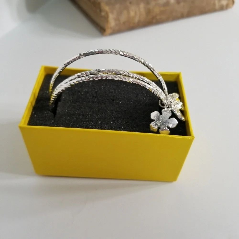 Liz Claiborne Bangle bracelet set. New with Box